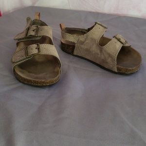 Kids 11 oshkosh sandals